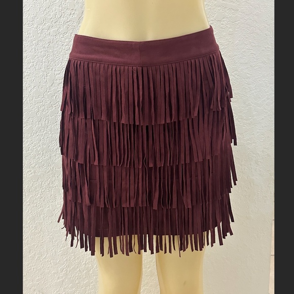 Burgundy Faux Suede Fringe Mini Skirt Tiered Tassel Western Boho Festival Size S - Picture 4 of 6